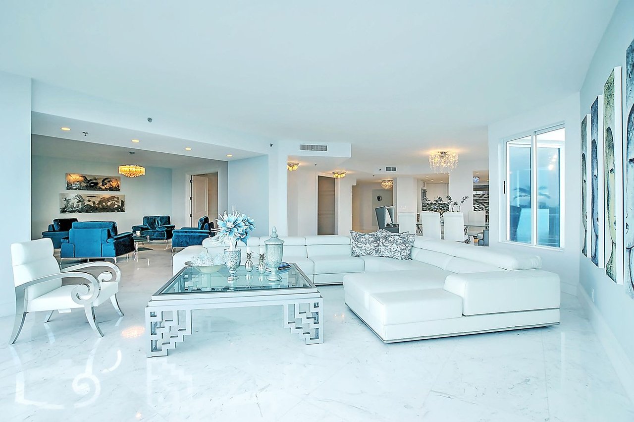 1073 Hillsboro Mile, #5N