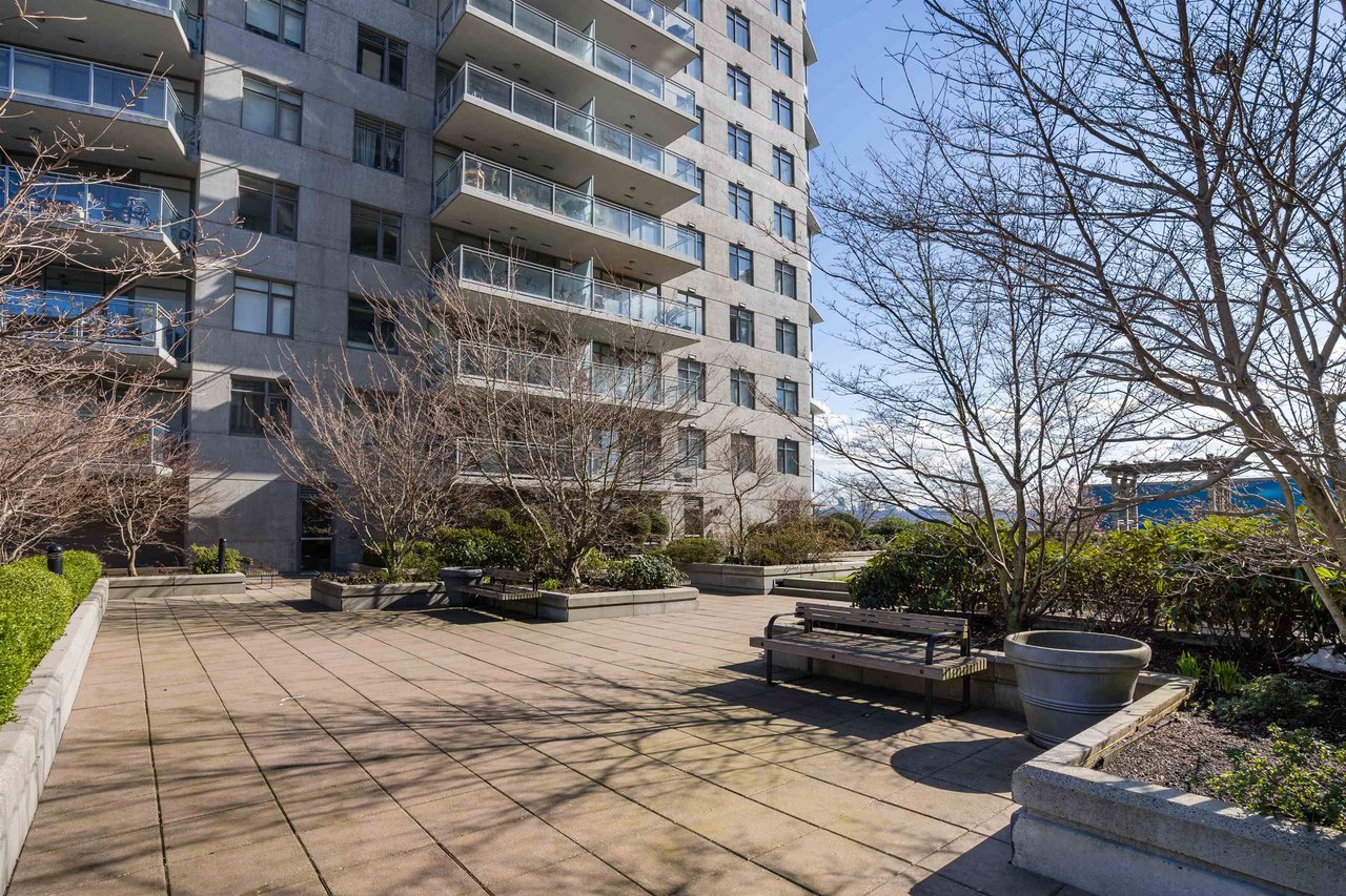 3505-888 Carnarvon St