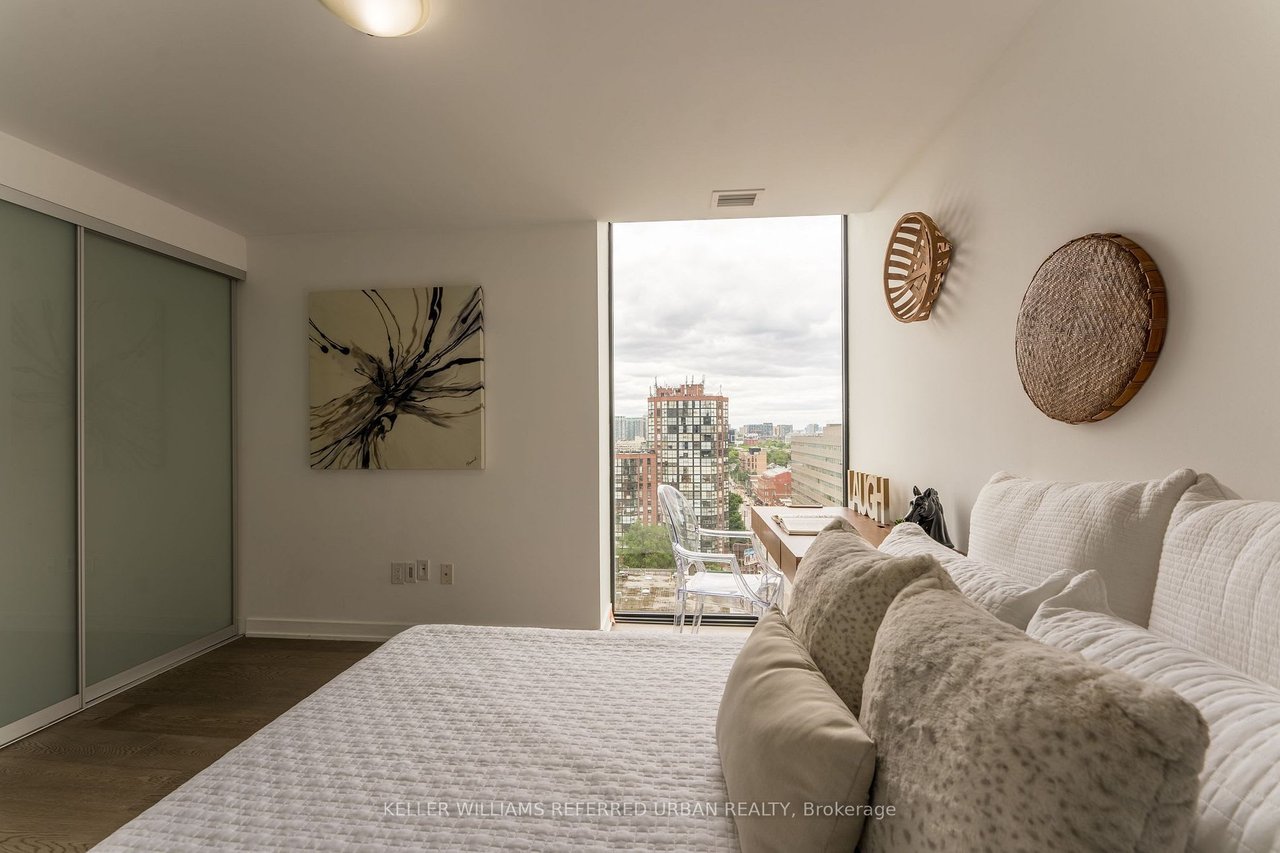 THOMPSON RESIDENCES 
