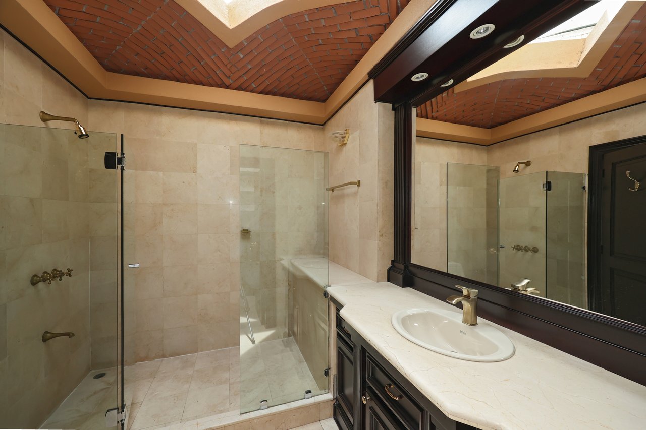 Luxury City Estate, Curridabat, San Jose