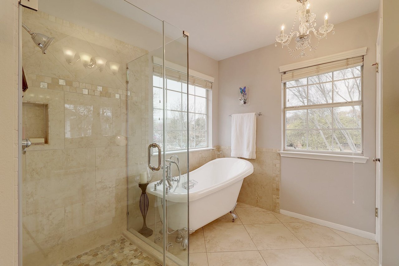 2432 Falcon Dr