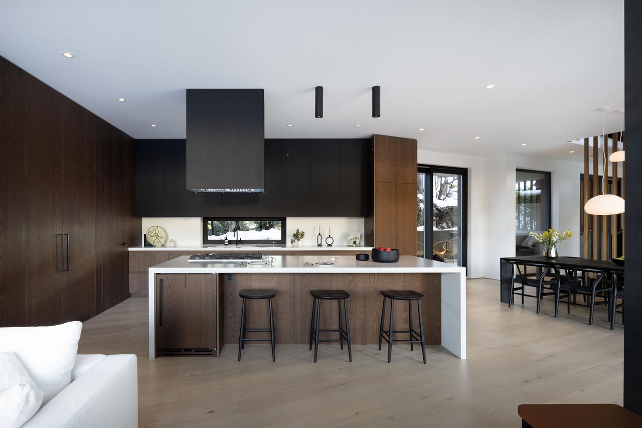 3565 Falcon Cres