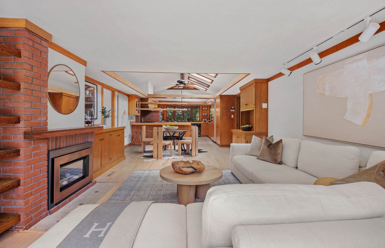 Kent Woodlands Mid Century Retreat