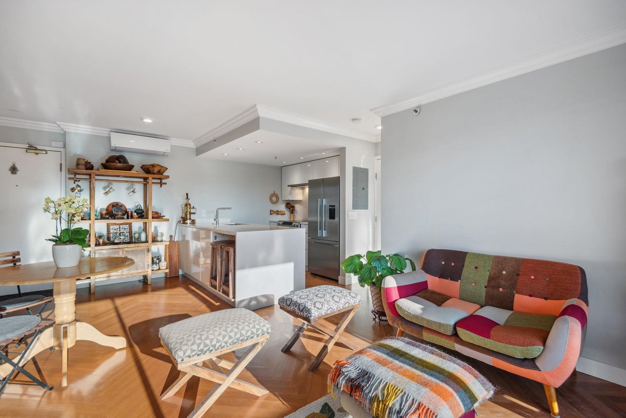 1208-1060 Alberni St