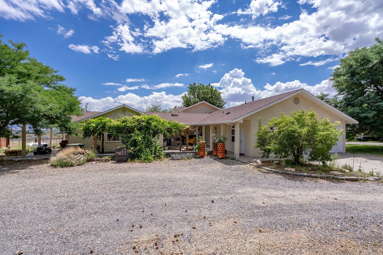 Horse Property with water rights! Incoming Producing Stables