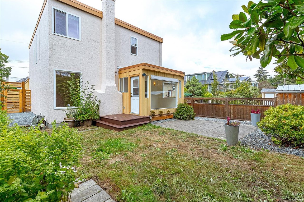 1747 Lee Ave