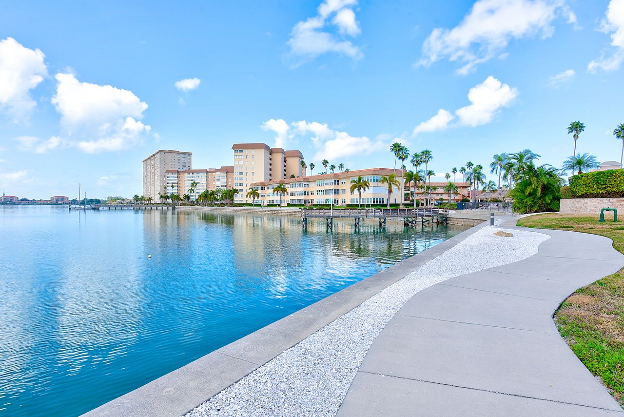 5200 Brittany Dr S, #804, St Petersburg, FL 33715