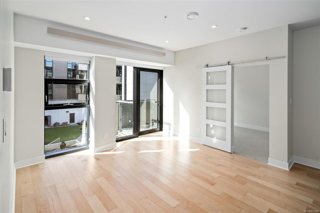 N212-1105 Pandora Ave