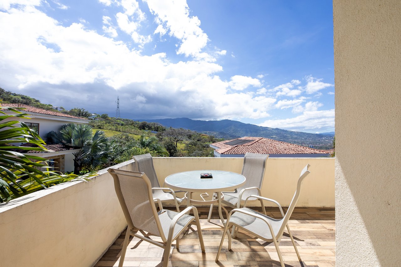 Panoramic Pool View Residence, Escazu, San Jose