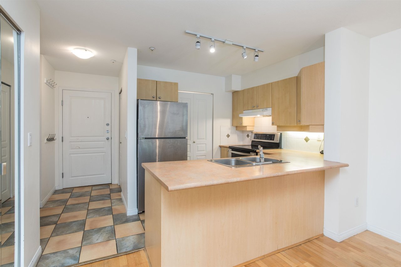 208-3235 W 4th Avenue, Vancouver