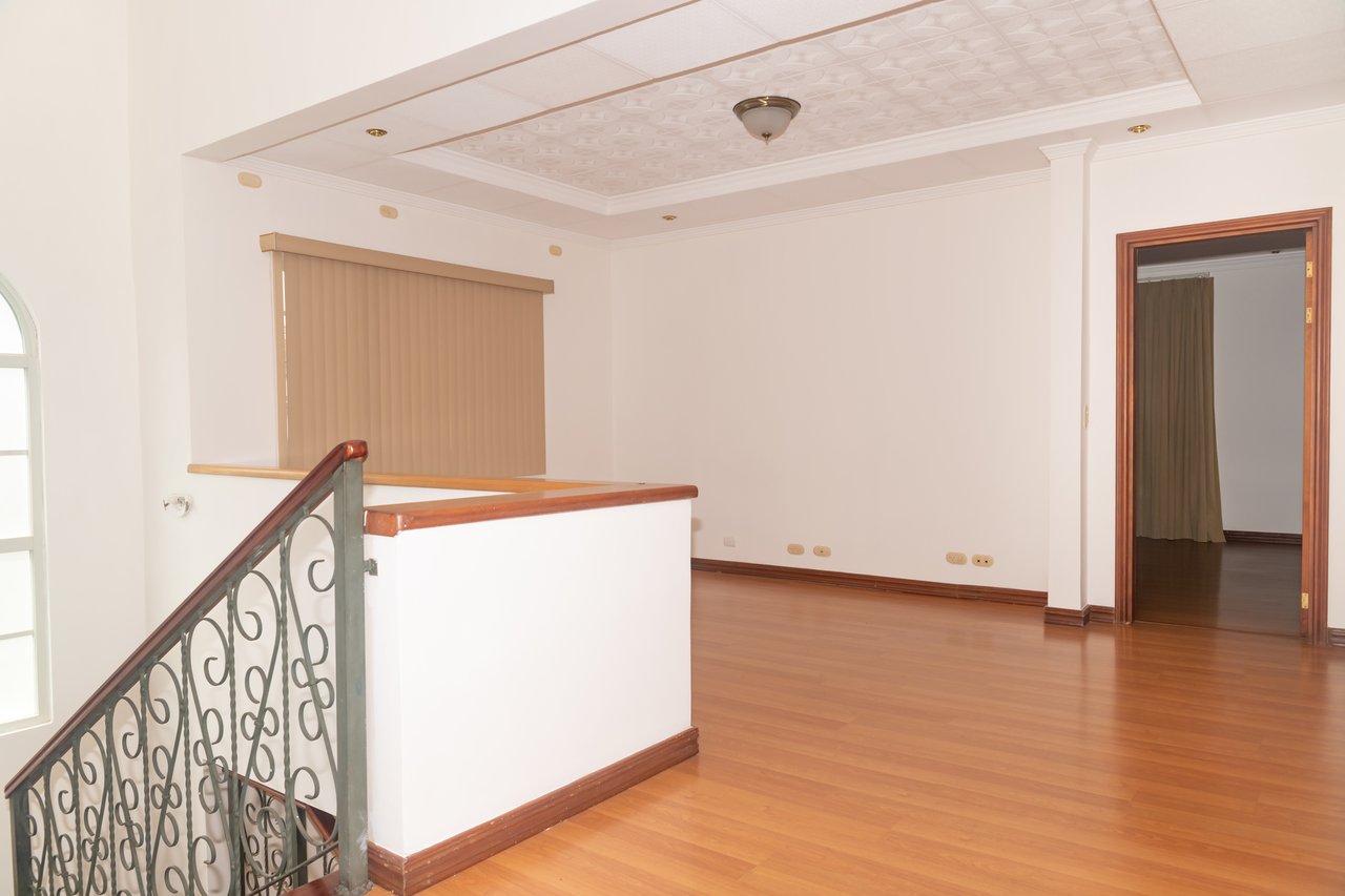 Colonial Gated Community Villa, Curridabat, San Jose