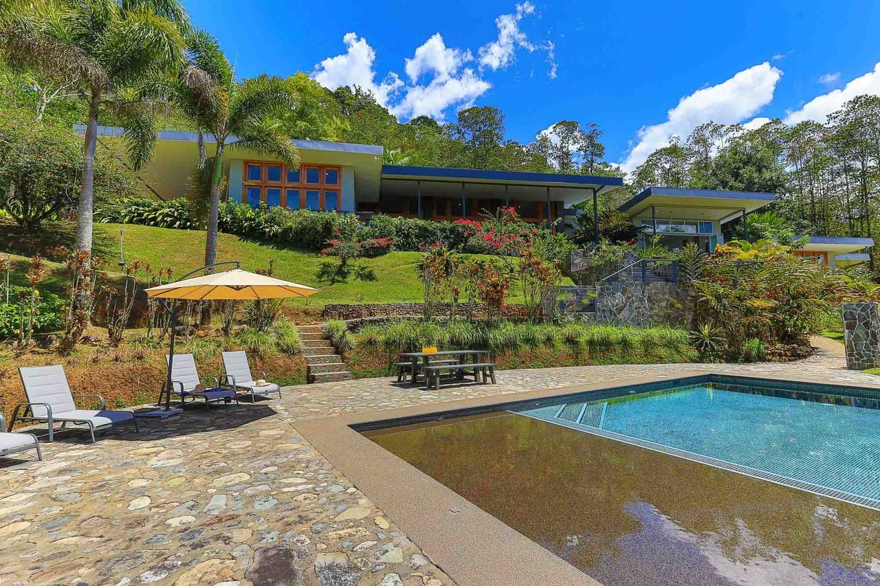 Luxurious Mountain Villa Retreat, Perez Zeledon, San Jose