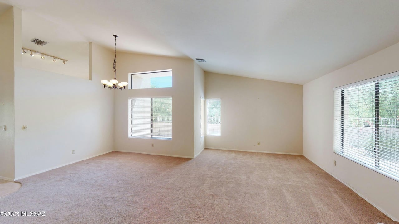 5566 N Waterfield Dr