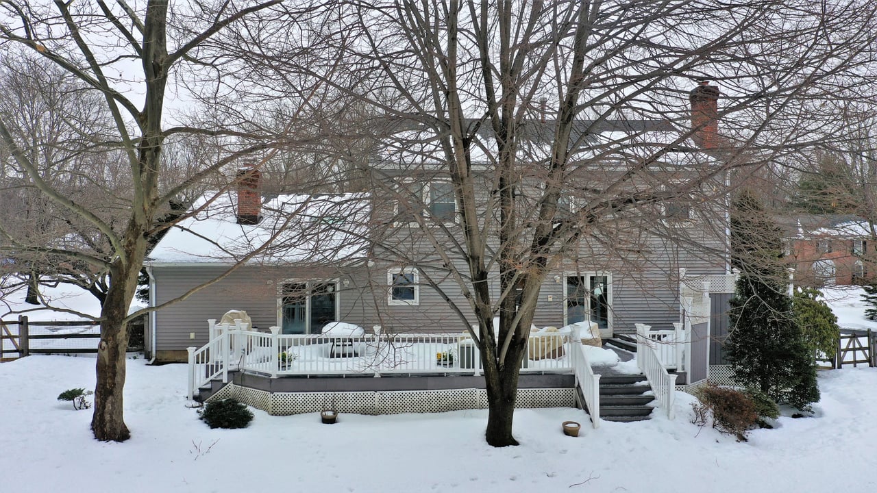 32 LAWRENCIA DR