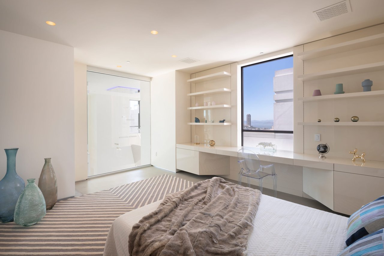 Ritz-Carlton Penthouse 2401