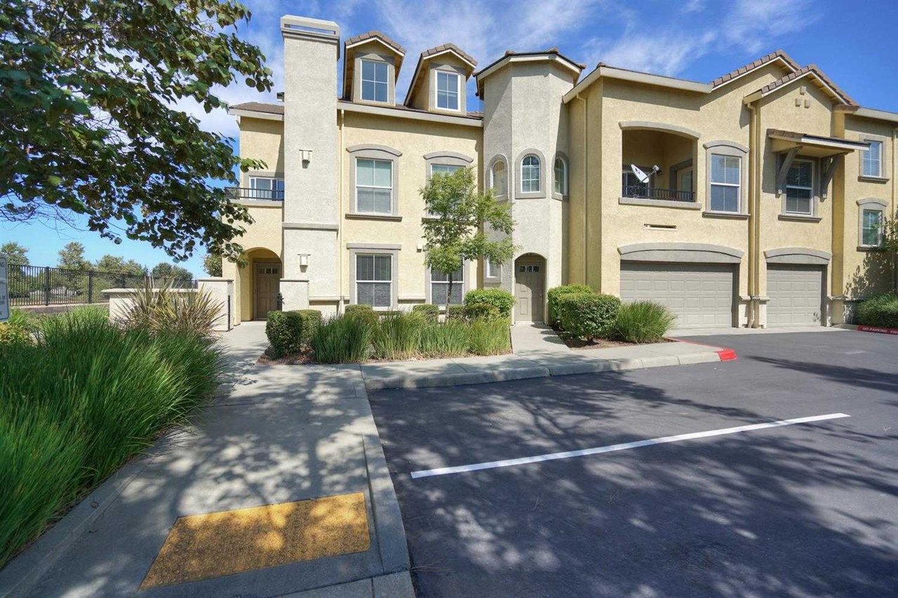 5516 Tares Circle