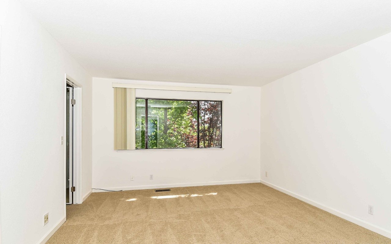 739 Center Ave
