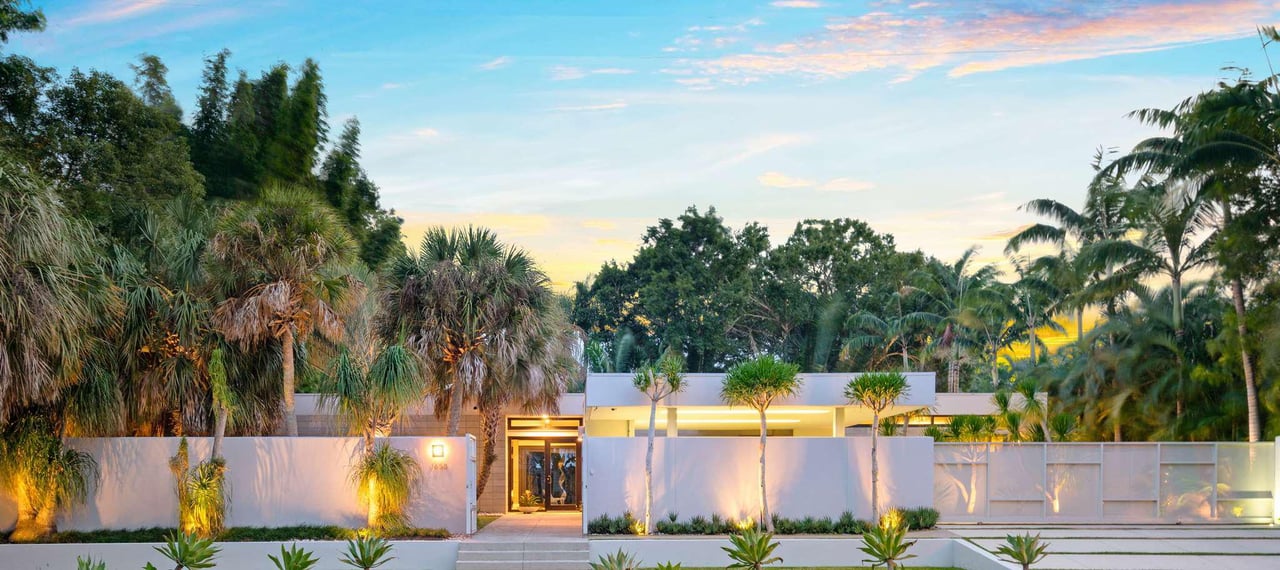 FOR SALE: MODERN LUXURY IN SOUTHSIDE VILLAGE