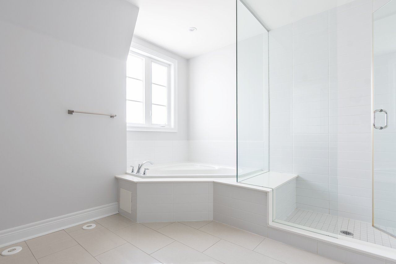 THREE-STOREY EXECUTIVE TOWNHOME