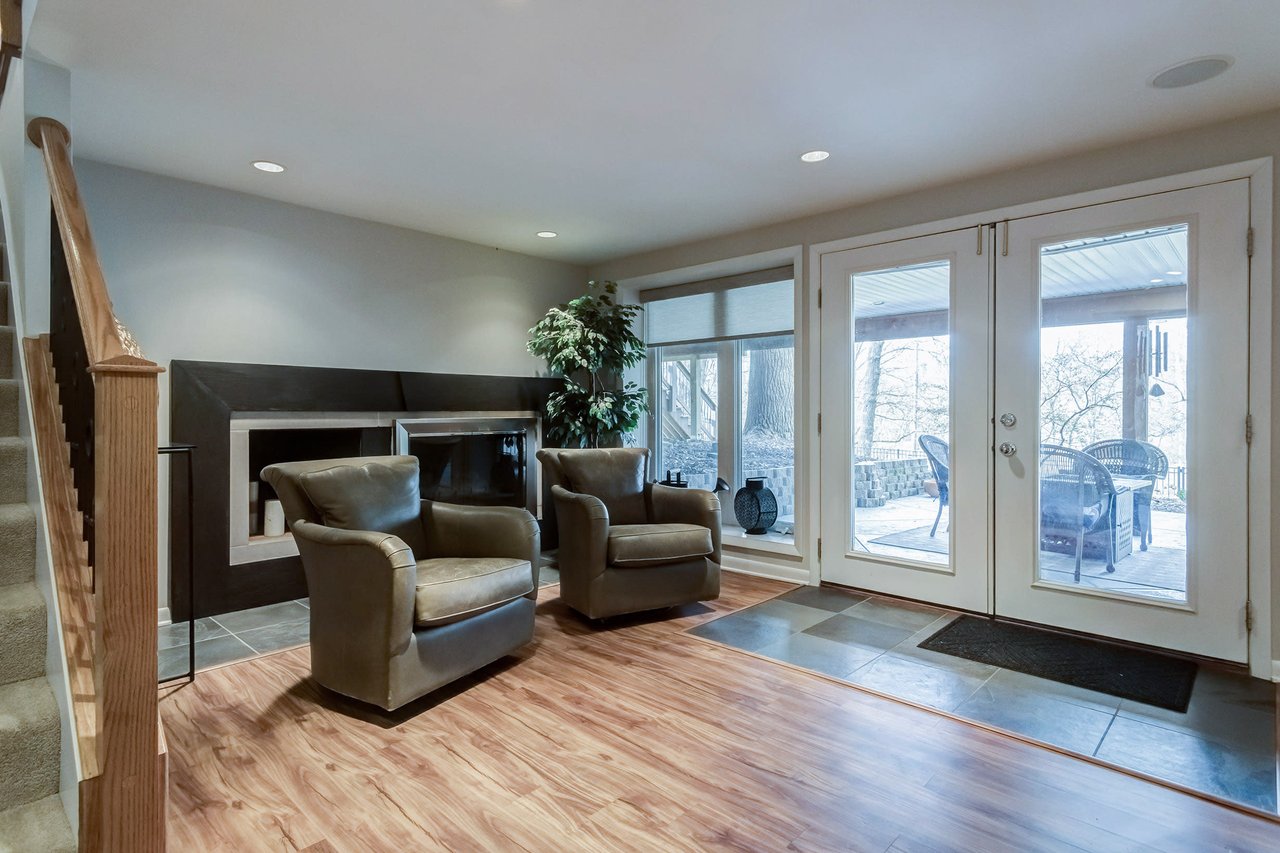 Sophisticated & Stylish in Charming Ladue