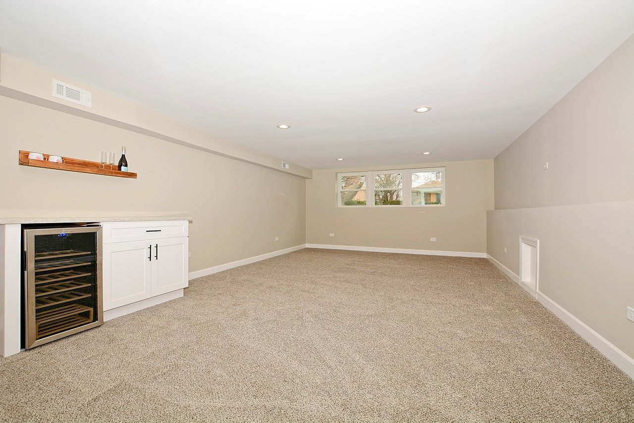Oak Lawn Stunner