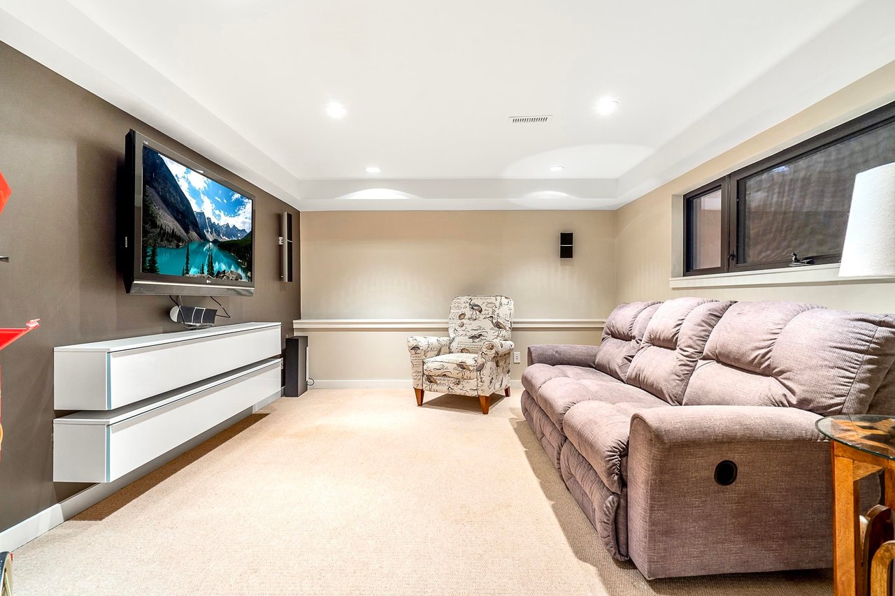 3925 Viewridge Pl