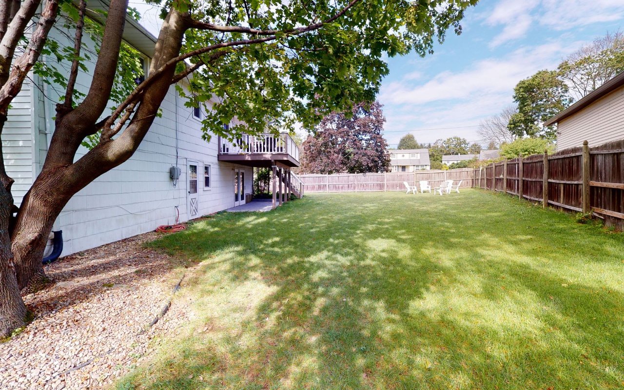 8 LANGMOORE DR