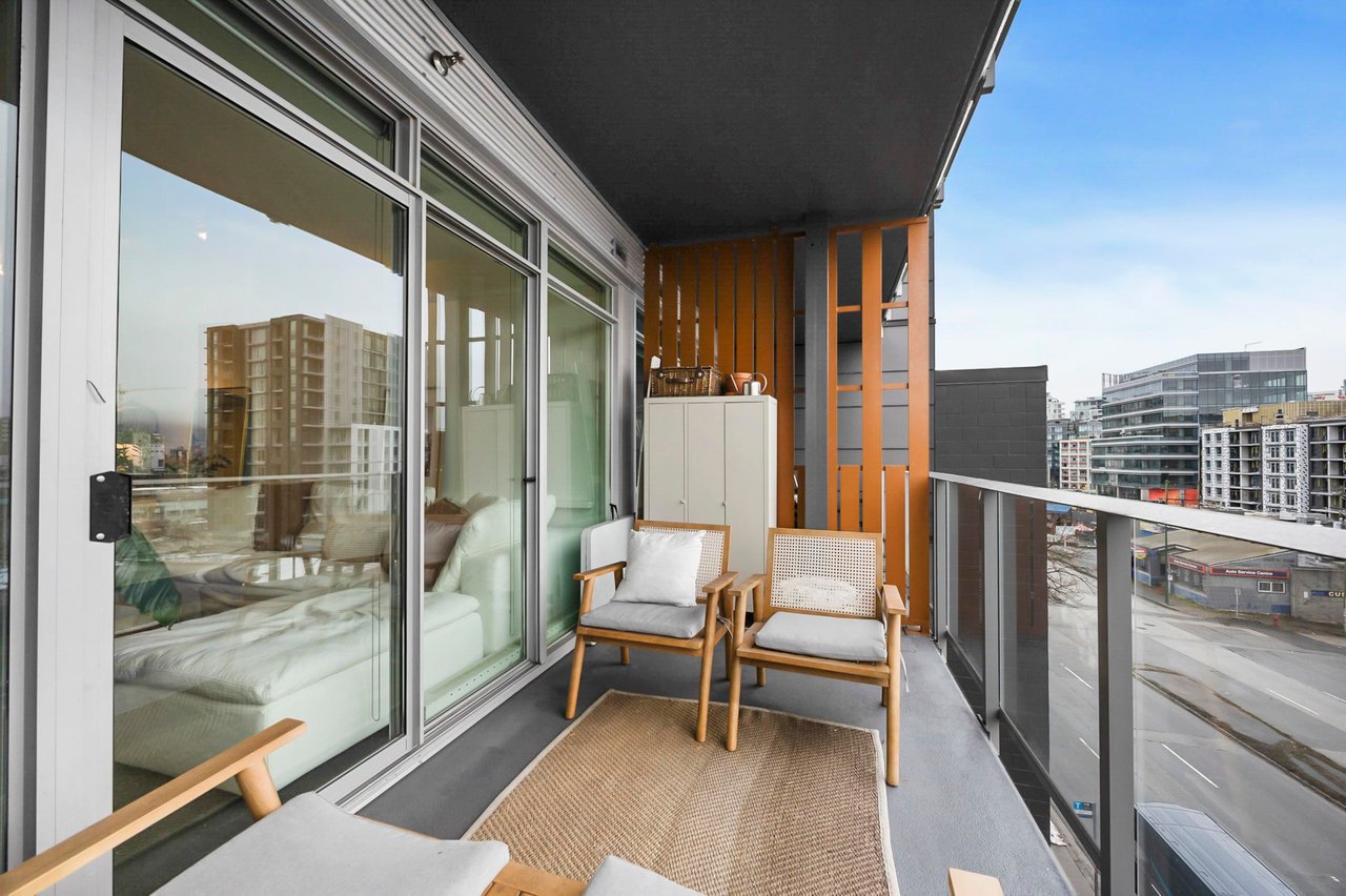 404-256 E 2nd Ave