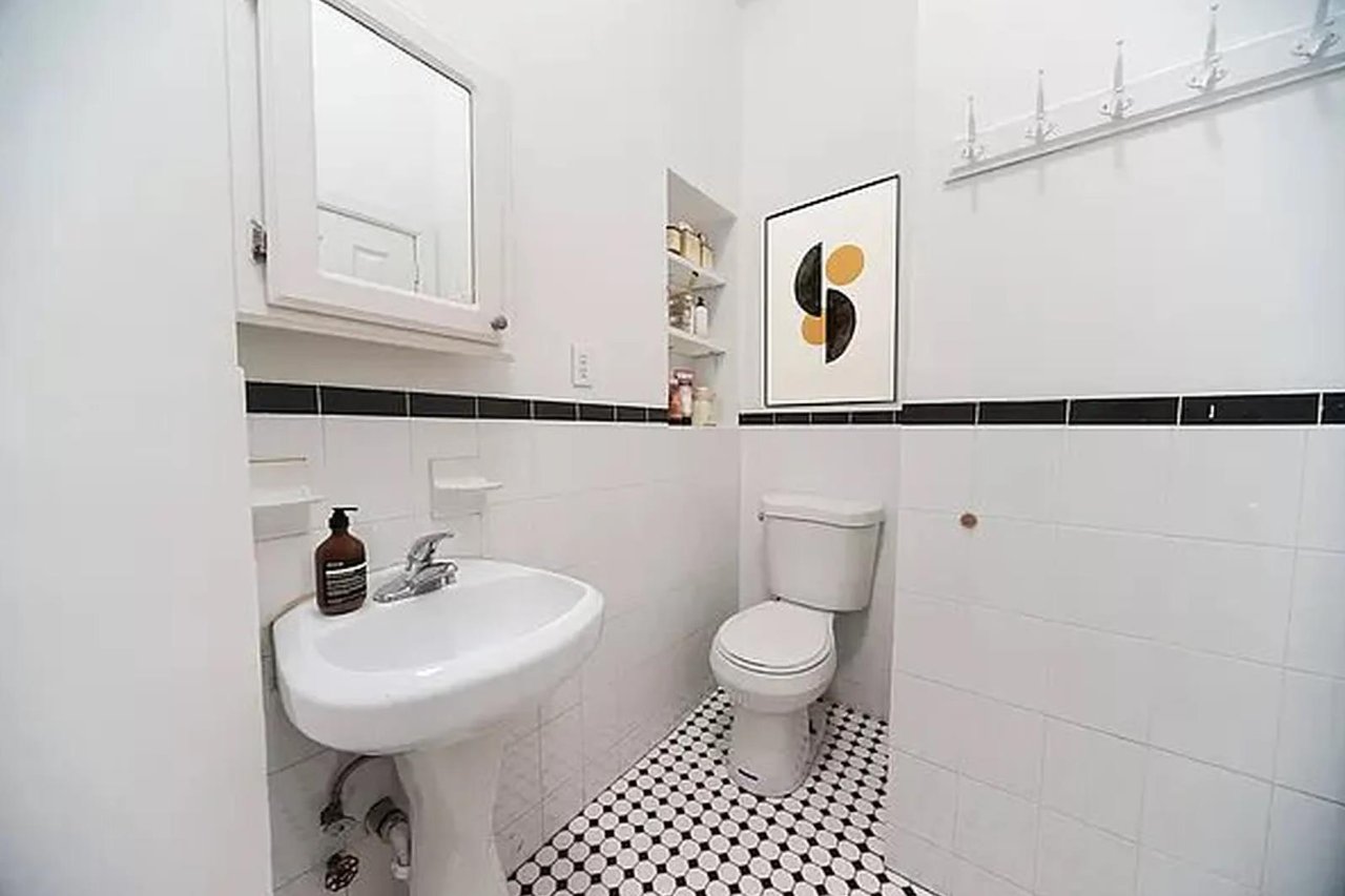 31 Saint Marks Place, Apt 8
