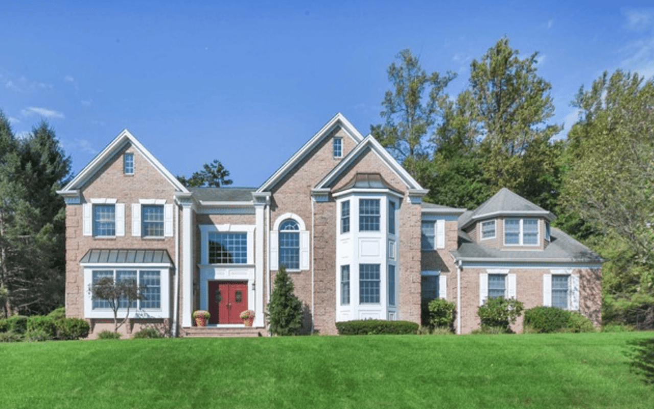 18 Winthrop Dr, Woodcliff Lake