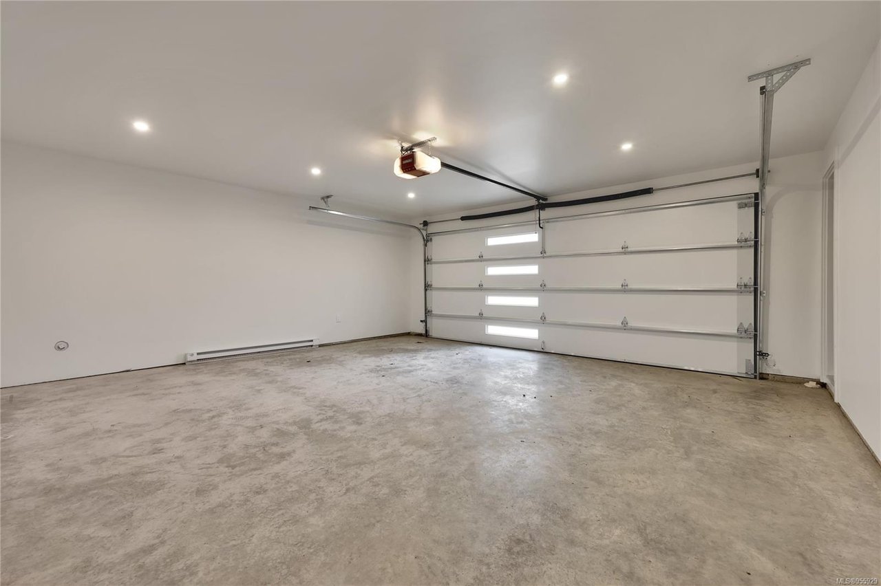 679 Medalist Ave