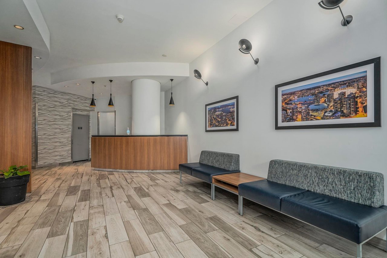 1302-183 Keefer Pl