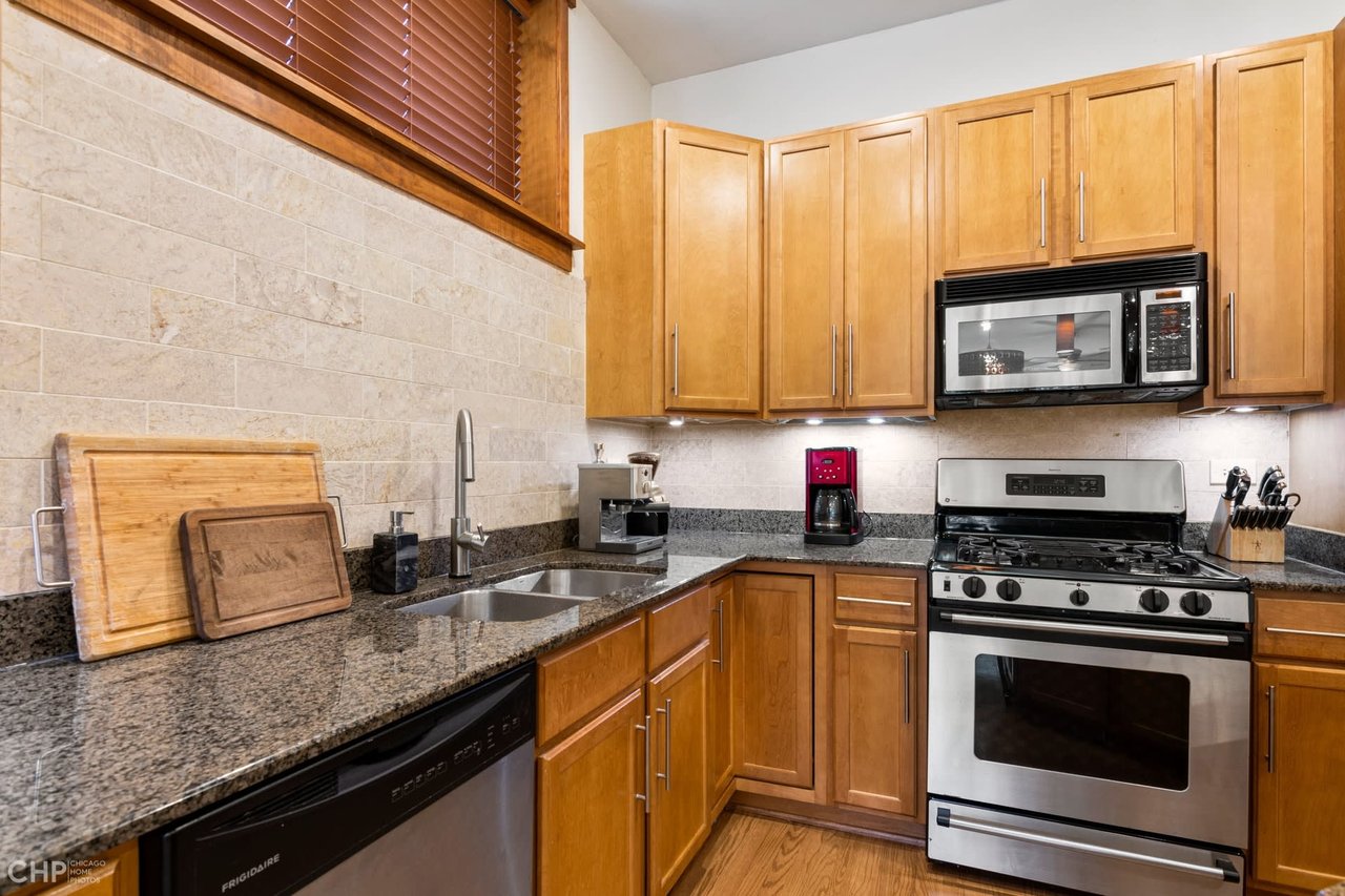 Bright and Open Logan Square Condo: 2554 W Logan Blvd #101