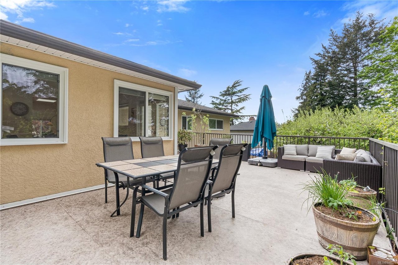 1228 Pearce Cres