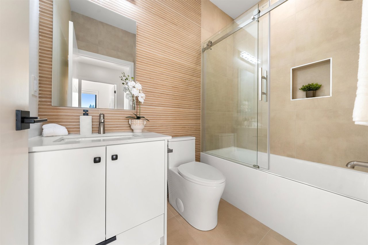 1-3559 Haida Dr