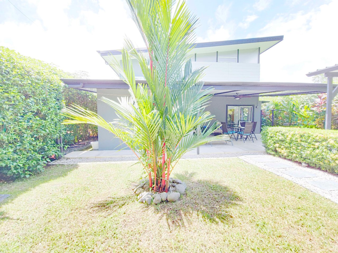 Contemporary Home with Guest House, walking distance to the beach