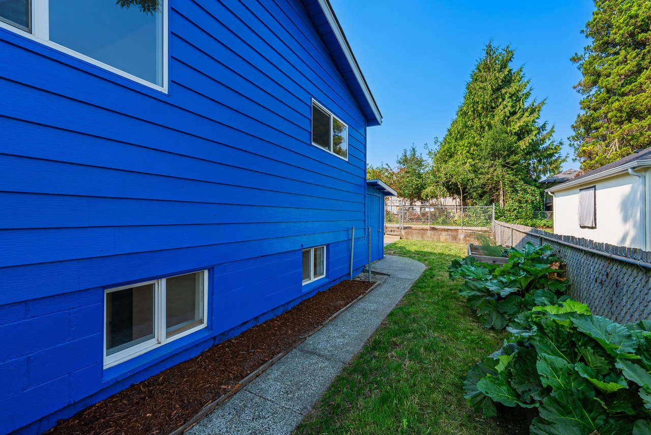 1109 Bloomington Avenue