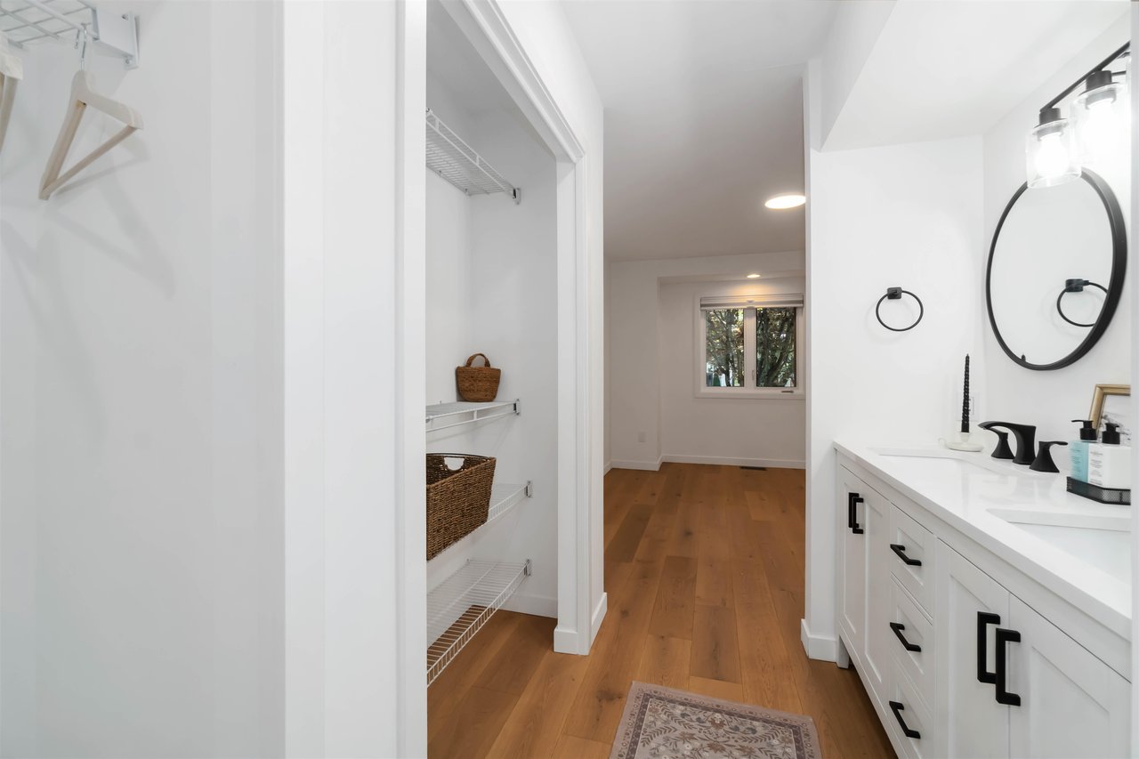 1583 Bowser Ave