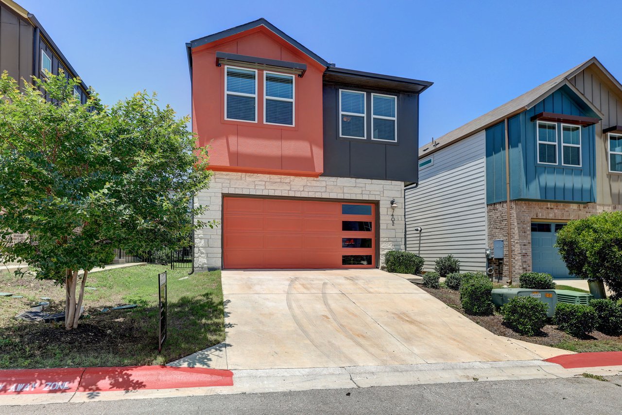 Stunning 2021 Meritage Home in Easton Park with FREE Solar Panels! Better Priced Than New Builds and Move-In Ready!