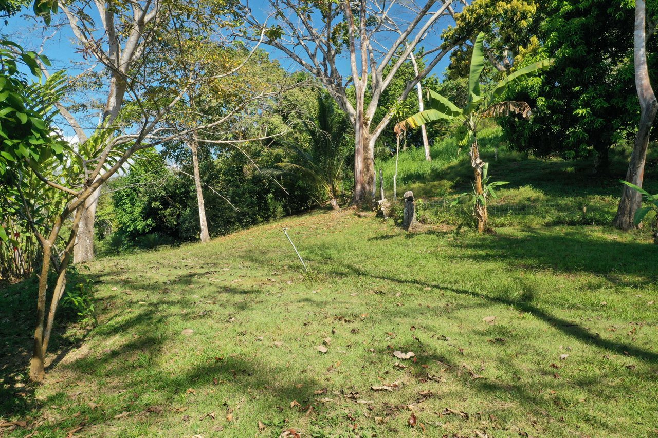 4 BEDROOM HOME WITH MAJESTIC MOUNTAIN AND OCEAN VIEWS