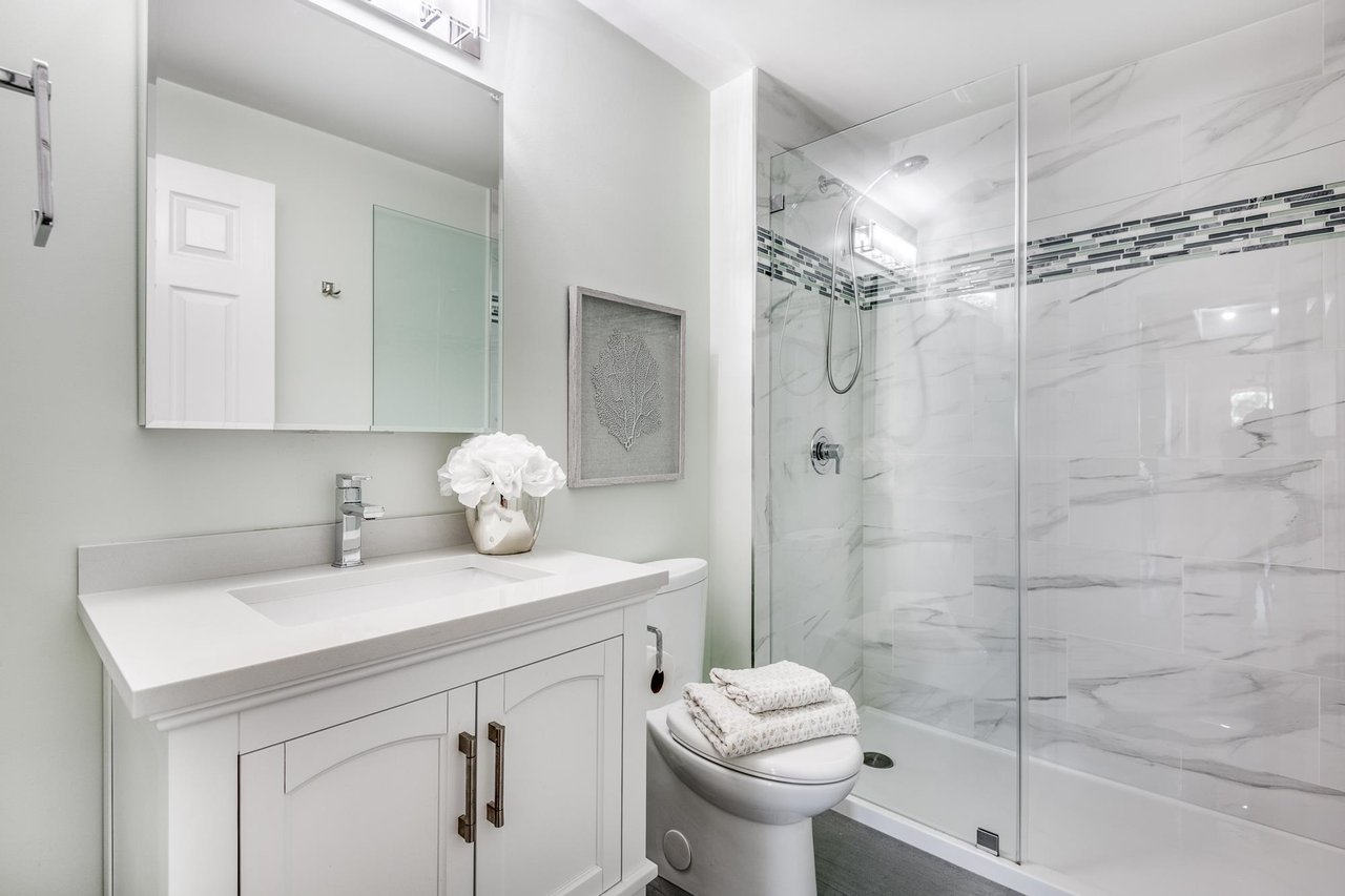 12 Greenleaf Dr