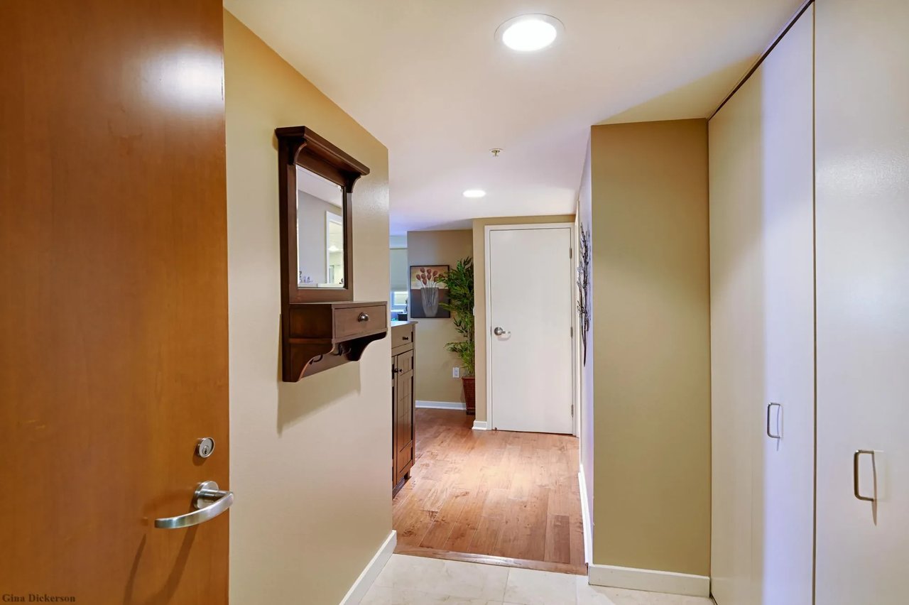 13700 Marina Pointe Dr, 317