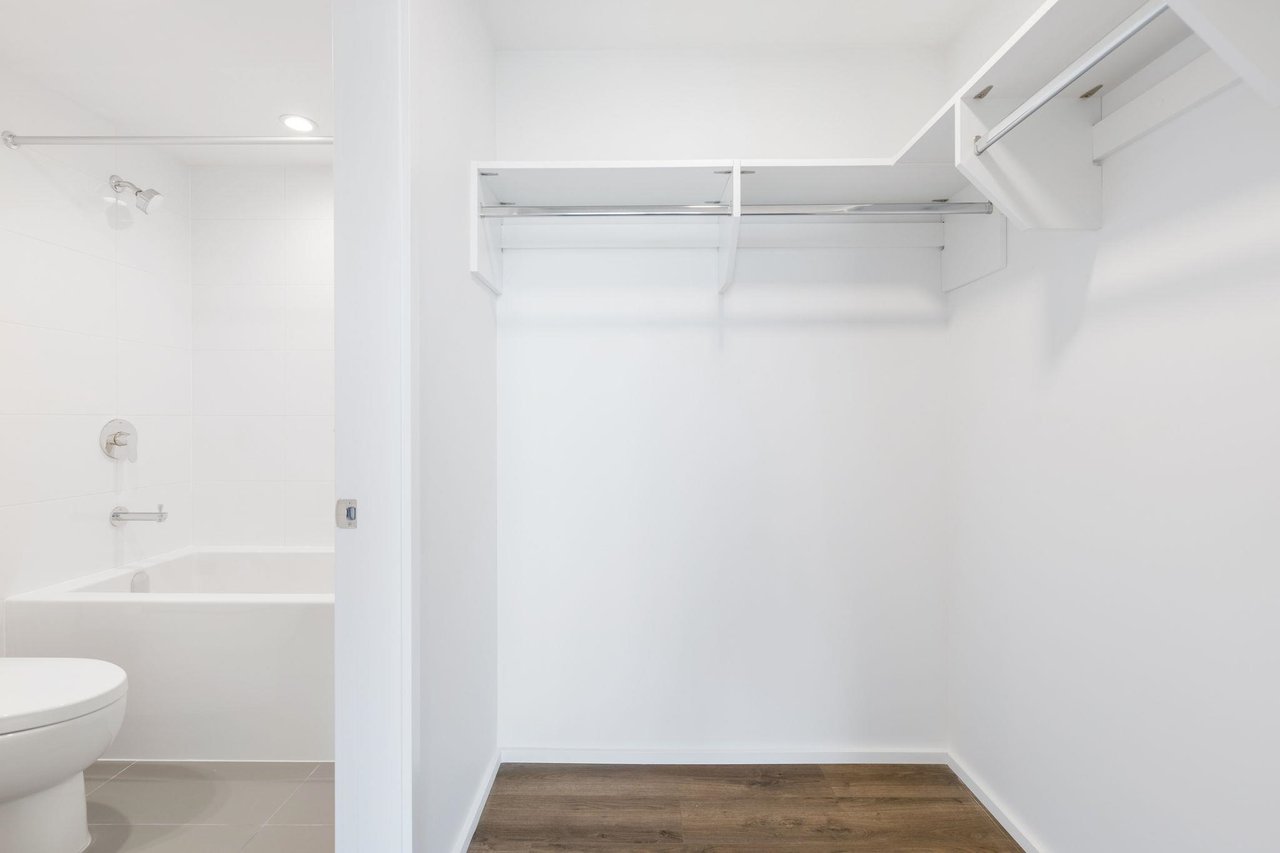 1210-3809 Evergreen Pl