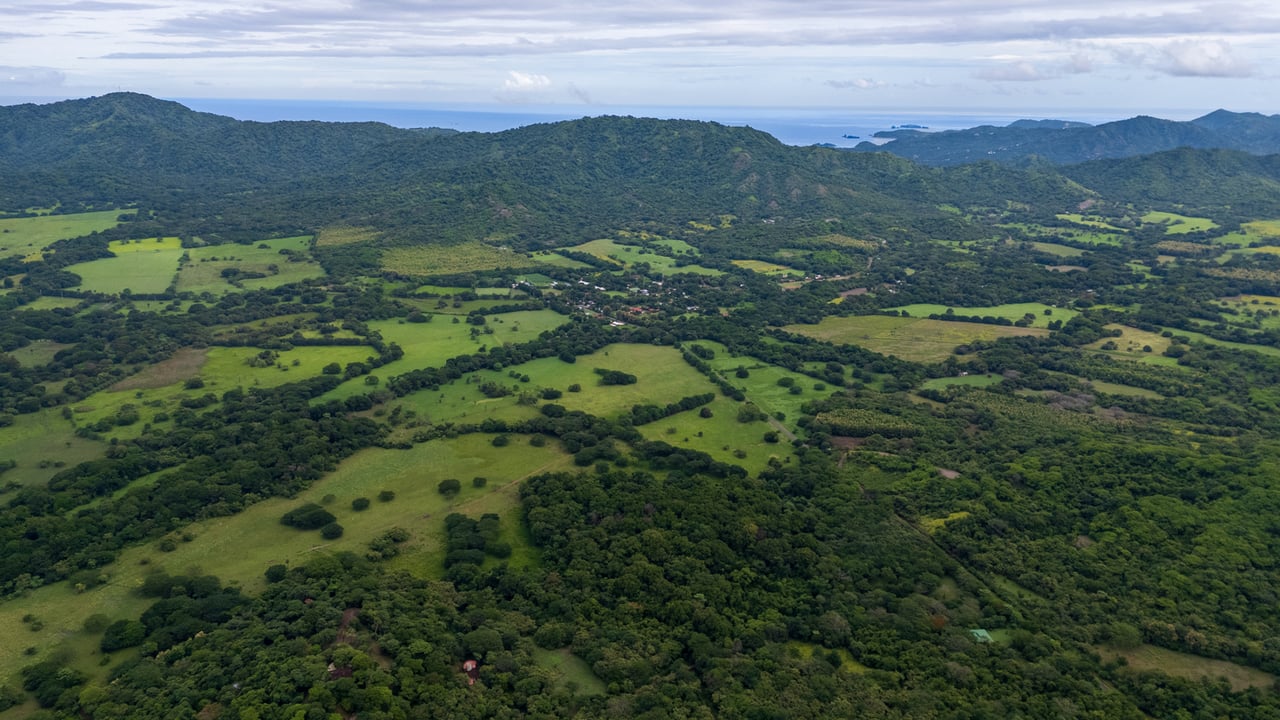 Expansive Fertile Mountain Ranch, Flamingo, Guanacaste
