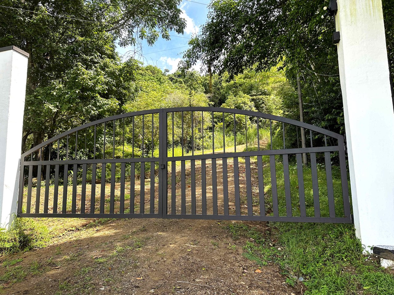 2 Acres Property with 360 Panoramic Views!
