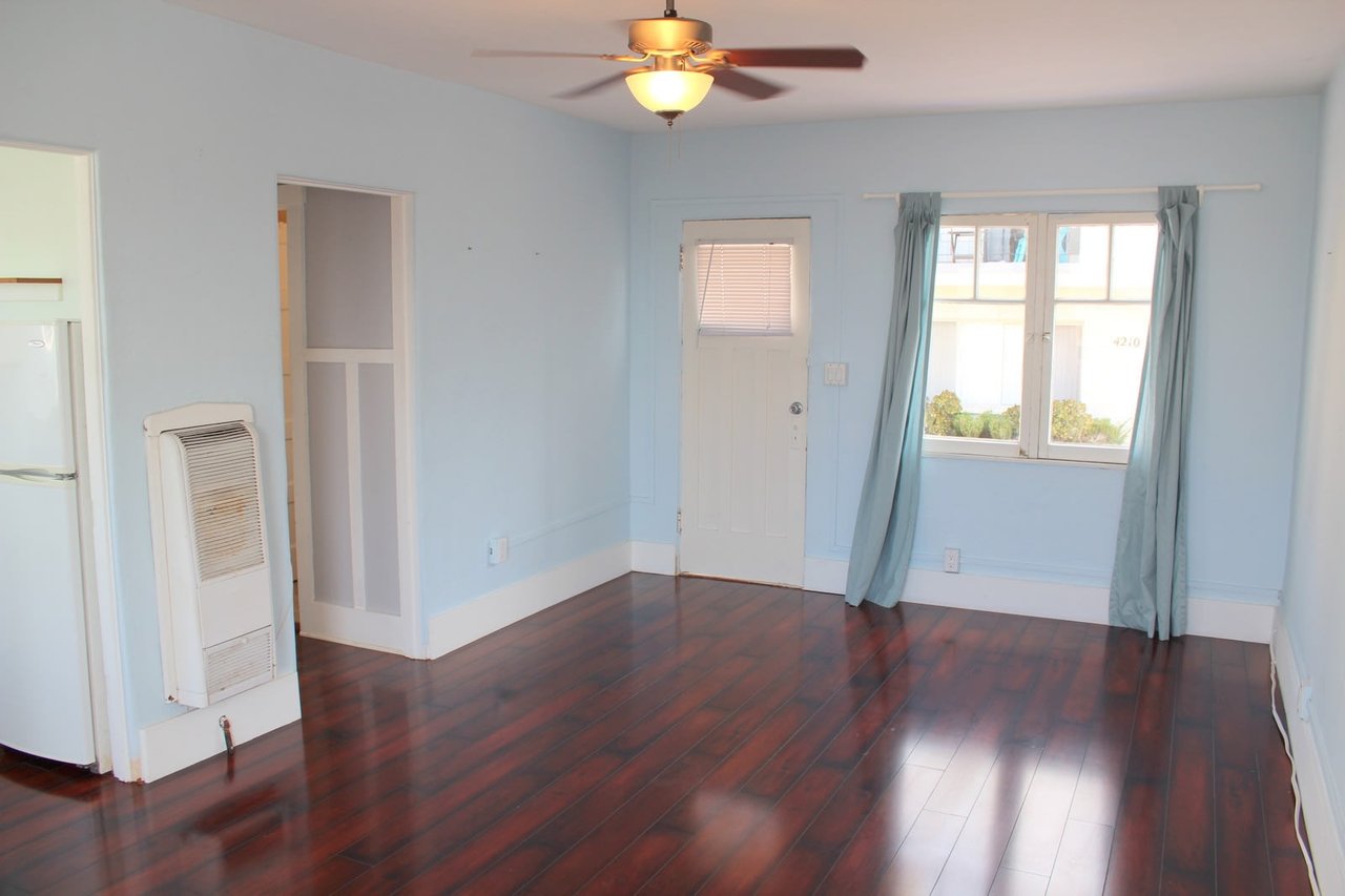 4210 The Strand