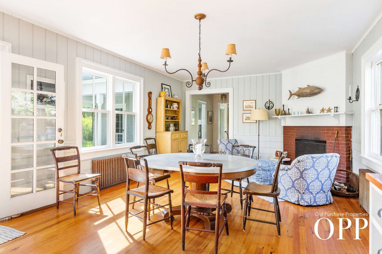 QUINTESSENTIAL BELLPORT COLONIAL