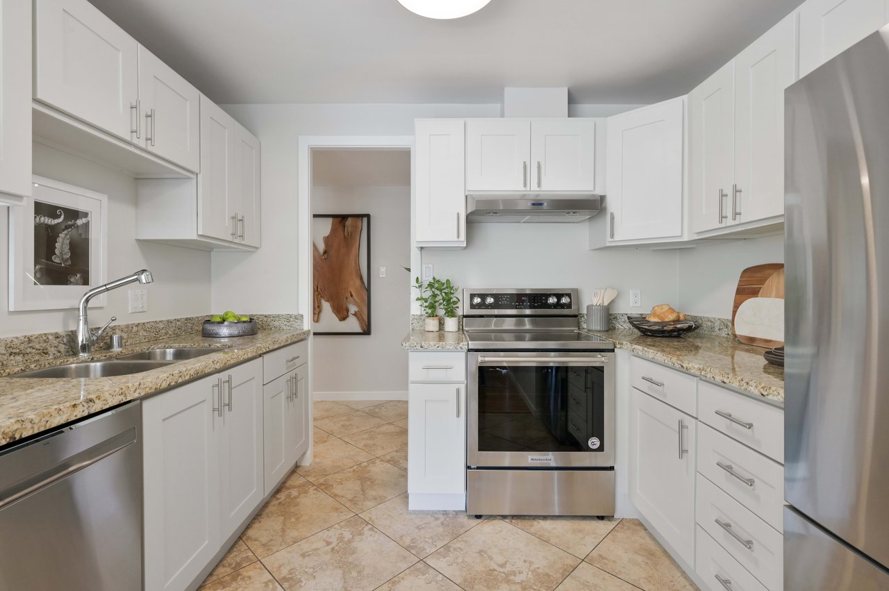 Large Condo & Terrace at 2200 Pacific