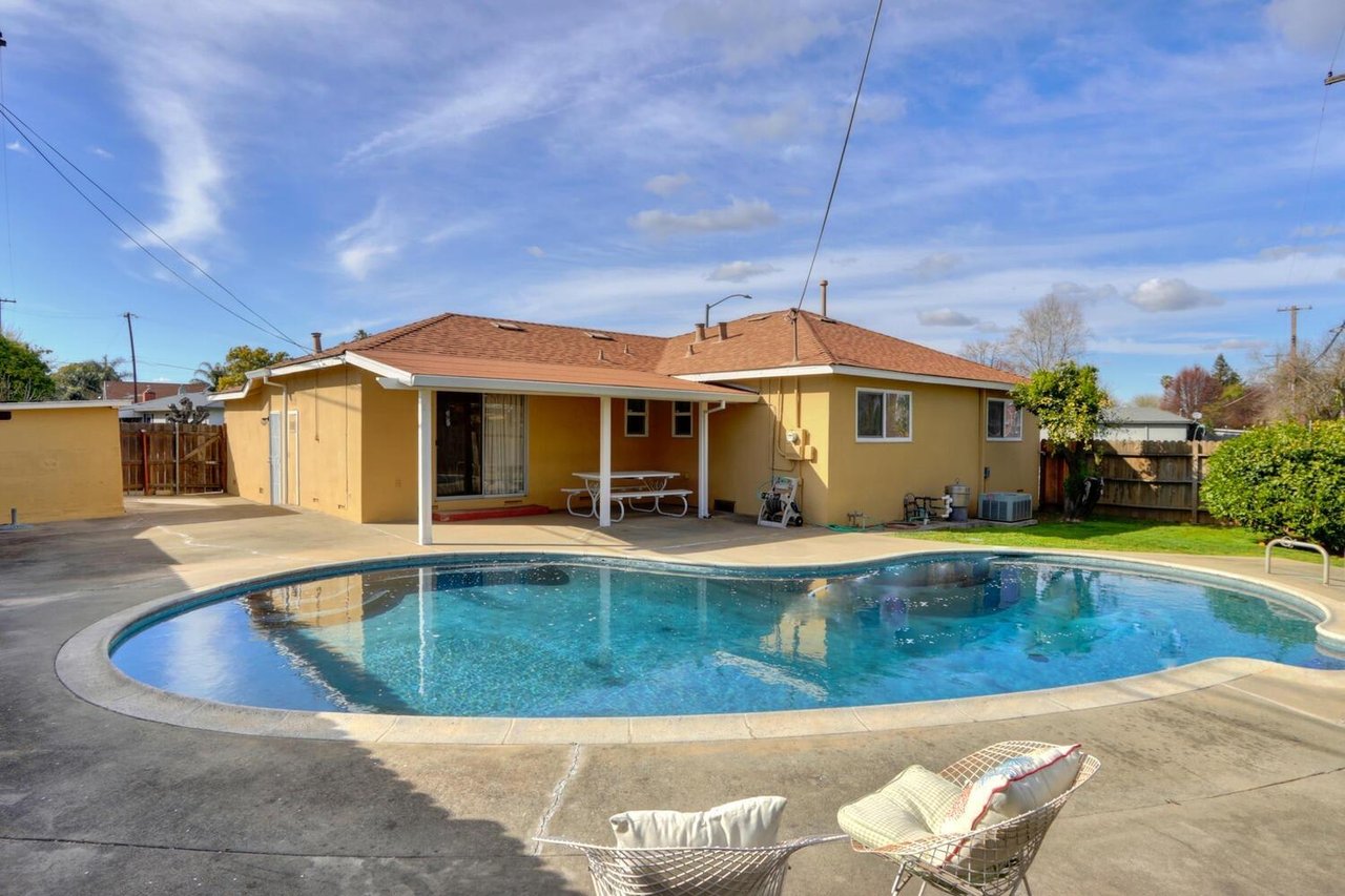 2448 Northview Dr