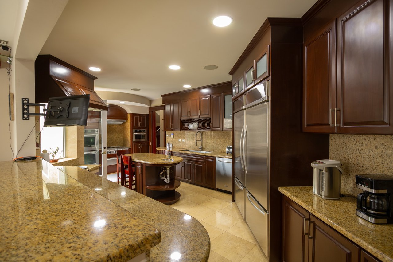 Classic Luxury Pool Estate, Curridabat, San Jose